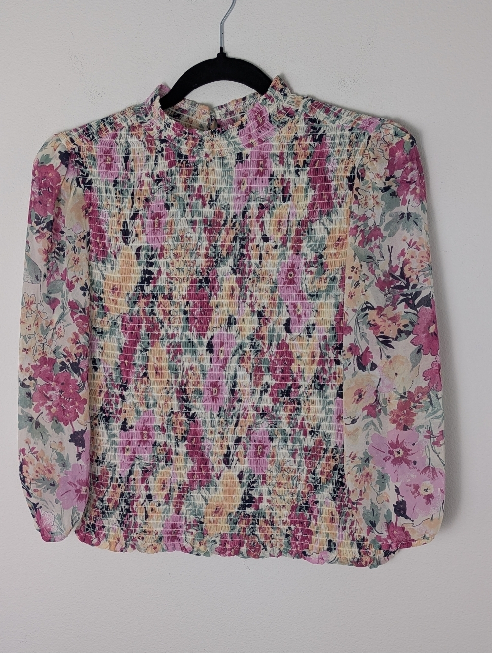 Socialite Floral Cropped 3/4 Sleeve Smocked Blouse Top Size m Crinkle Fabric Euc